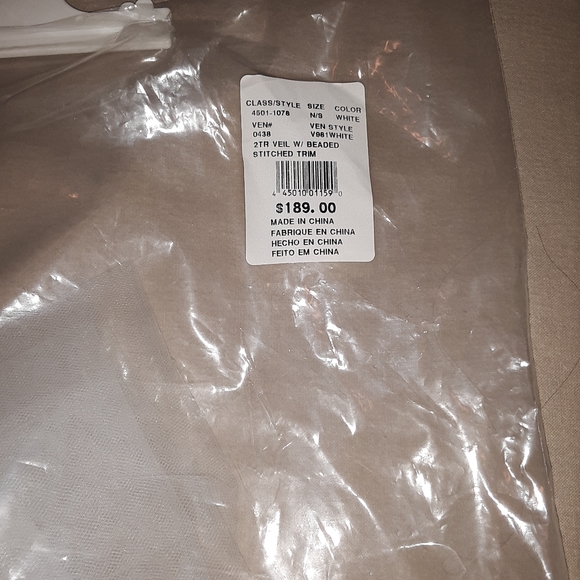 David's Bridal A line crystal embelished wedding gown - Picture 7 of 8